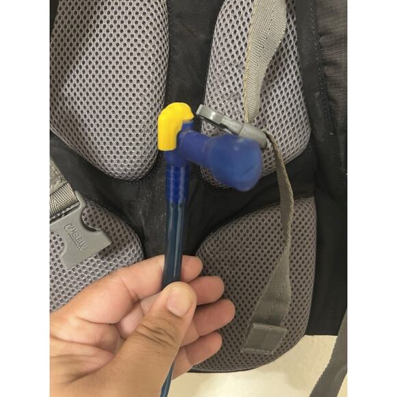 CamelBak Blowfish Hydration Pack Backpack Black Gray Expandable w/ Bladder - Picture 6 of 8